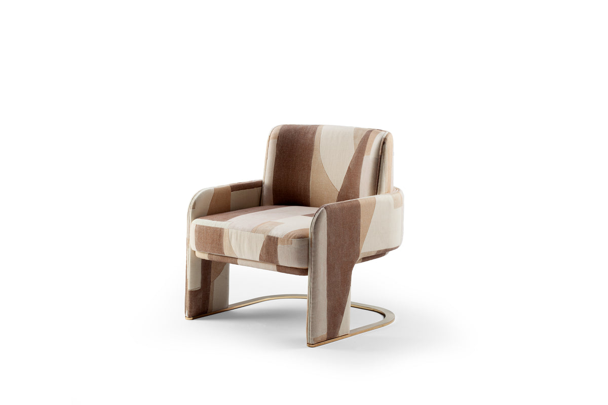 Odisseia Armchair in patterned blush and cream fabric with brass base, three-quarter view