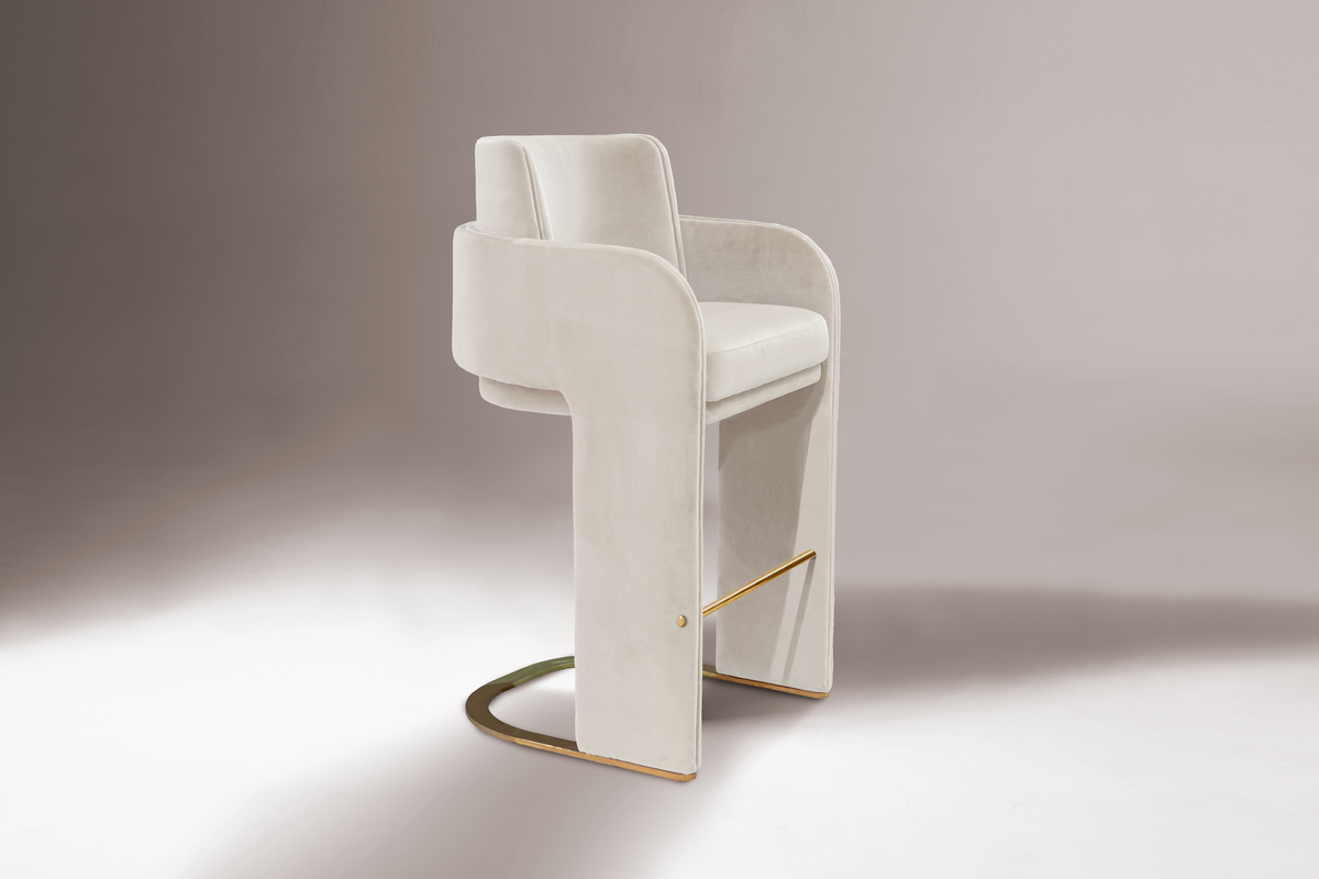 Odisseia Counter Stool in off-white with brass footrest ring, three-quarter view