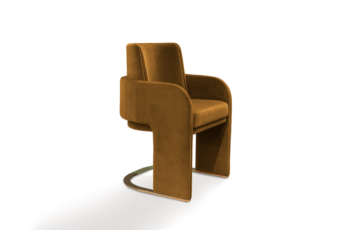 Odisseia Dining Chair in caramel velvet, three-quarter view with brass base