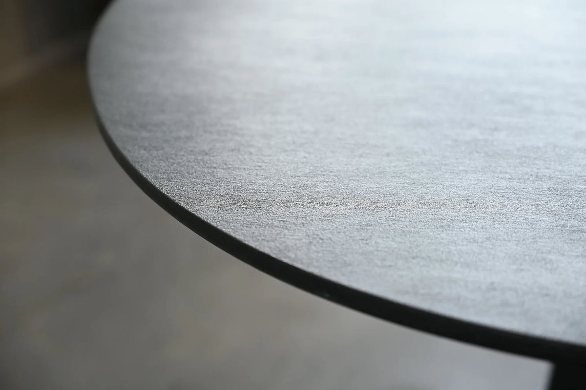 Groot Dining Table close-up of the dark top edge