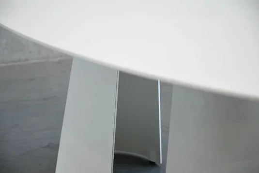 Tumuli Oval Dining Table close-up of the white top edge and angled base
