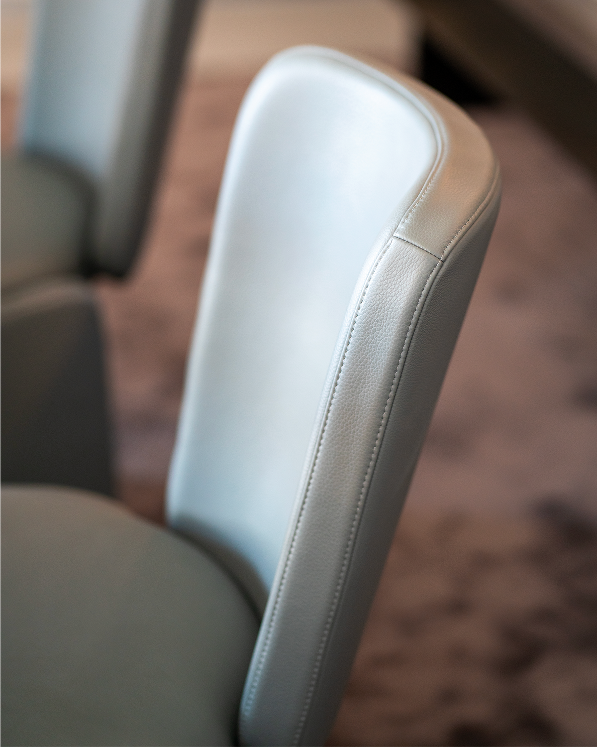 Inge Chair close-up of the curved leather backrest edge