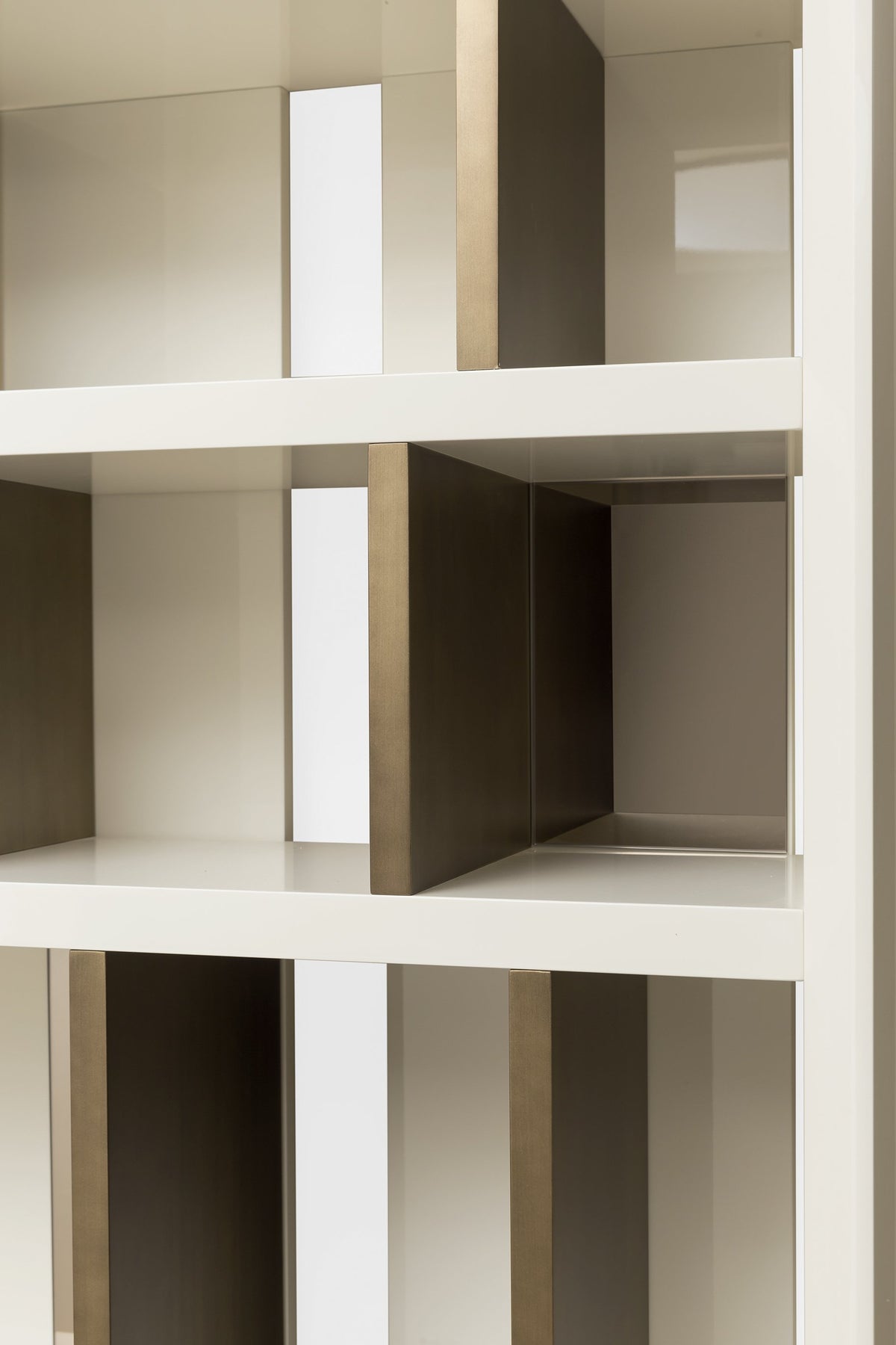 Magritte Bookcase in ivory lacquer, detail of the staggered shelf compartments