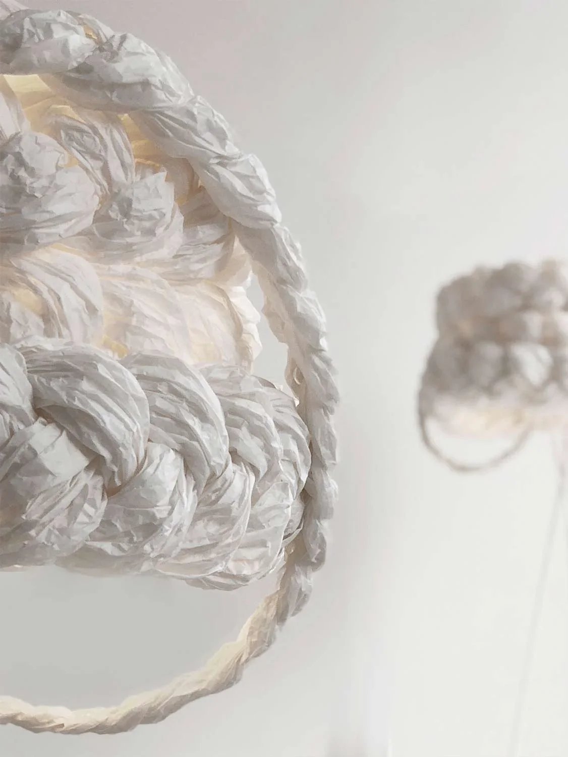 Mammalampa Bride Table Lamp White close-up of the braided paper shade