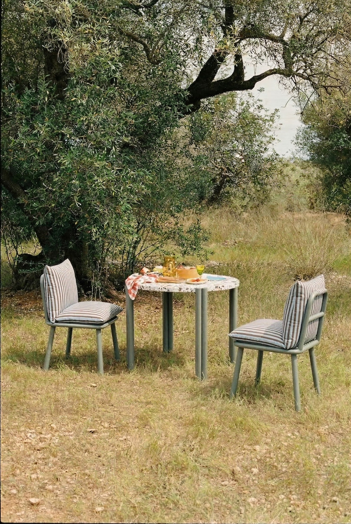 Duna Outdoor Dining Table with Duna chairs by Maison Burgos