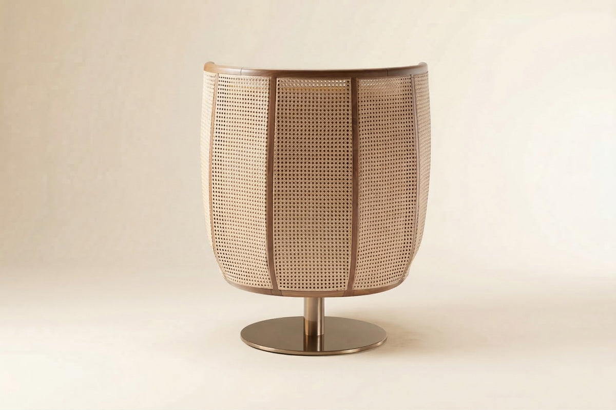 Egoista armchair back