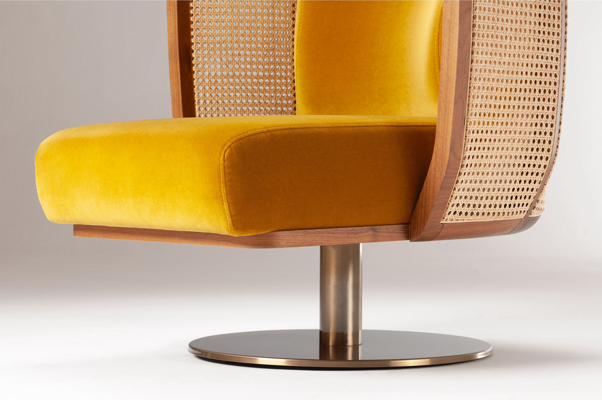 Egoista armchair side