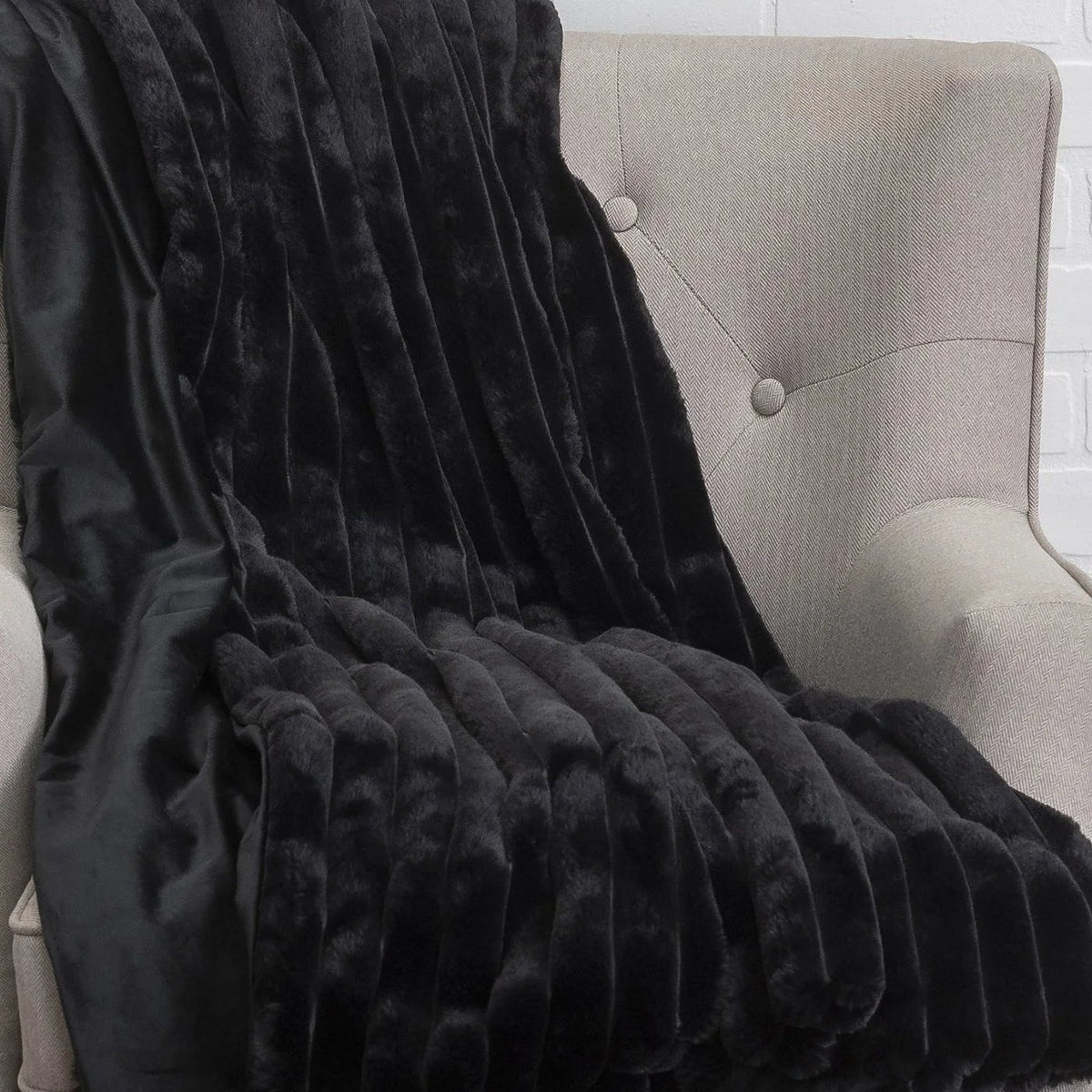 Lux Black Throw faux fur texture close-up by Maison Burgos