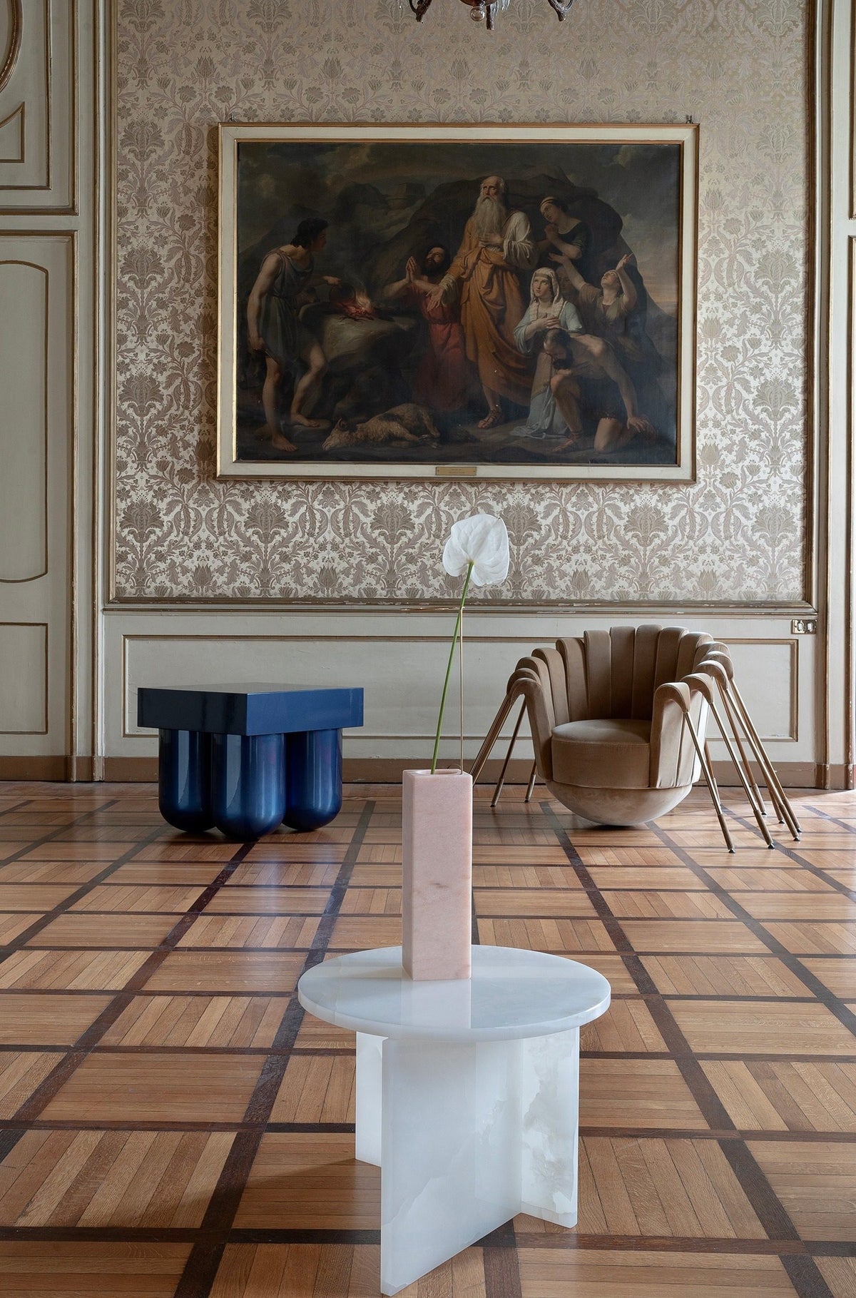 Origin Side Table in white stone with a vase in a frescoed palazzo room