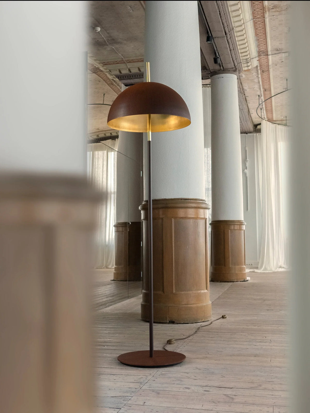 Mammalampa Queen Floor Lamp in corroded steel in a columned loft