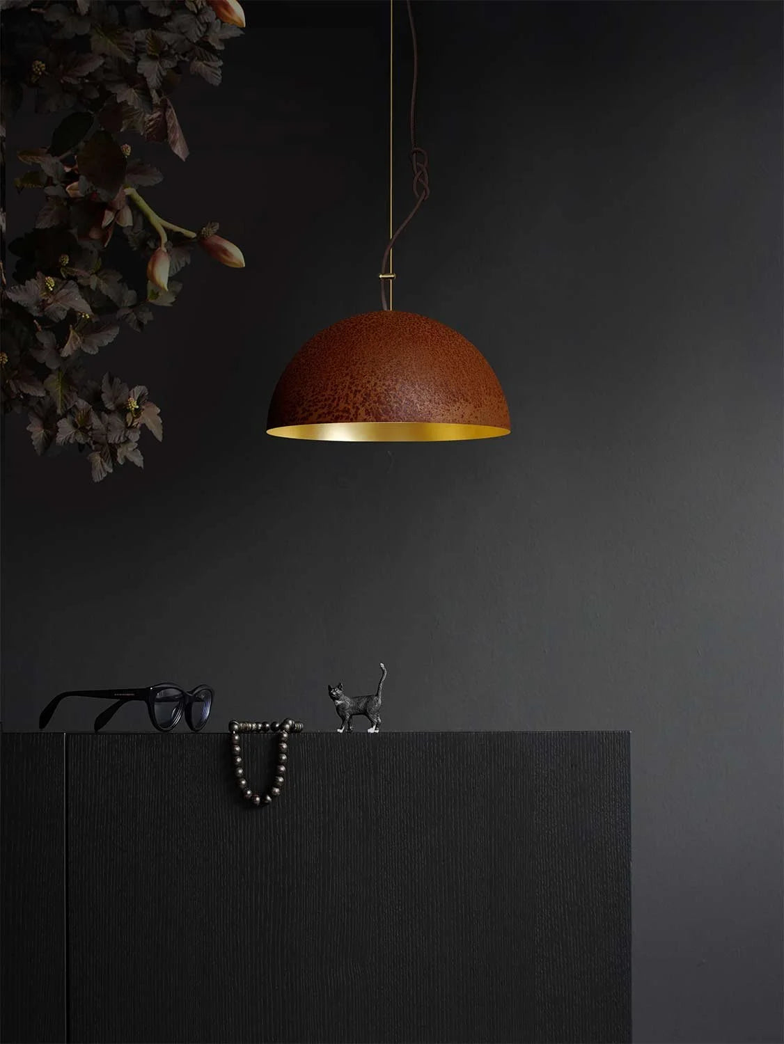Queen Pendant Light in Medium size