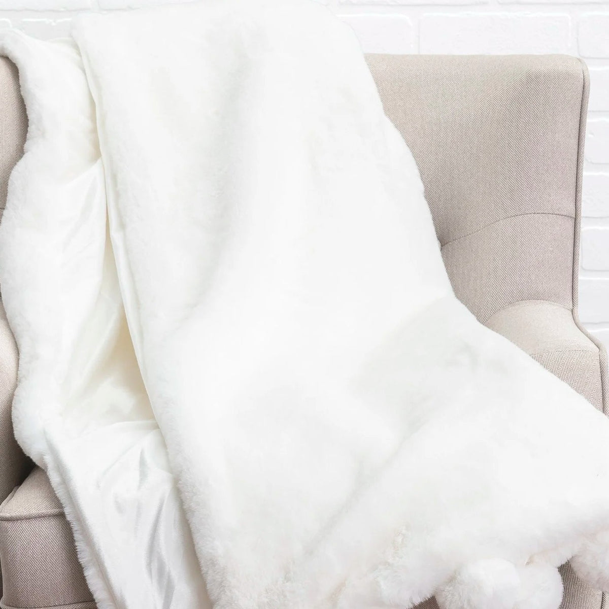 Snow Ivory Throw faux fur texture close-up by Maison Burgos