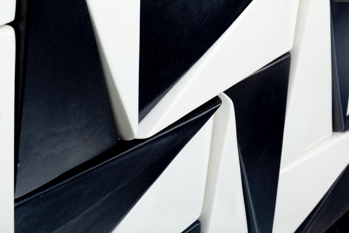 Tejo Black & White Panel close-up of the glossy relief tiles