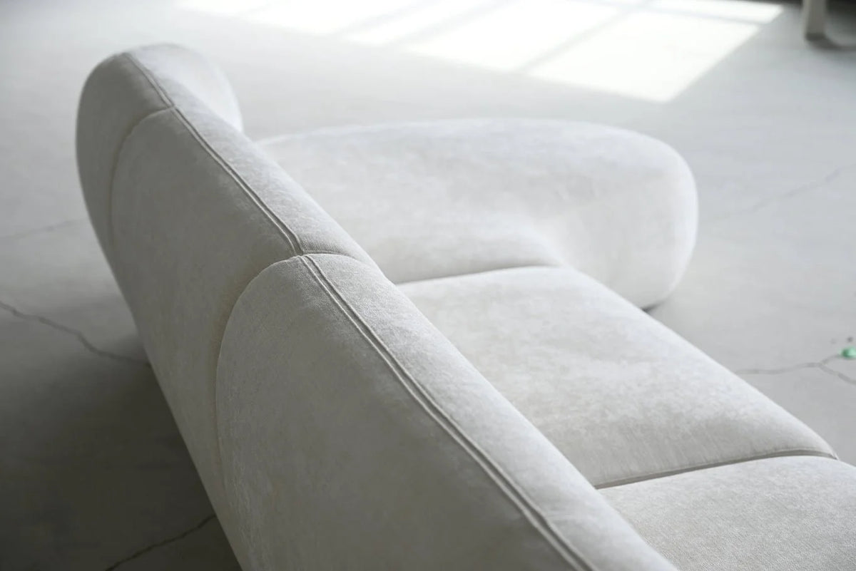 Moritz 3-Piece Sectional in Alabaster, close-up of the seat cushions and curve