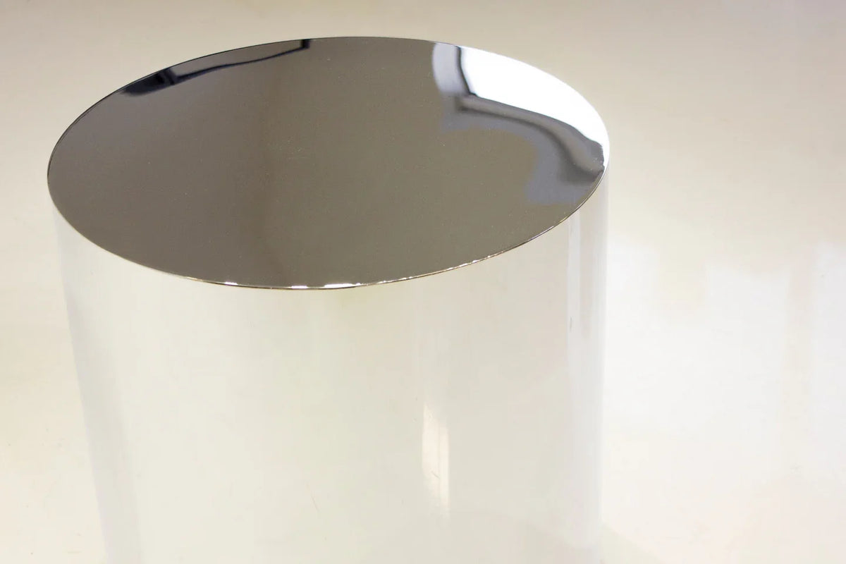Sphere End Table in Steel Polished, close-up of the mirror finish