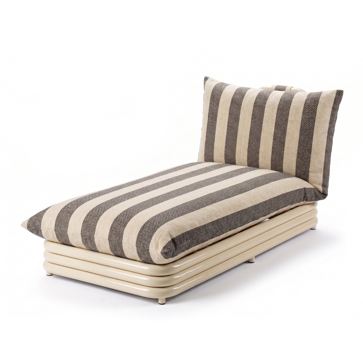Duna Outdoor Daybed front view by Maison Burgos