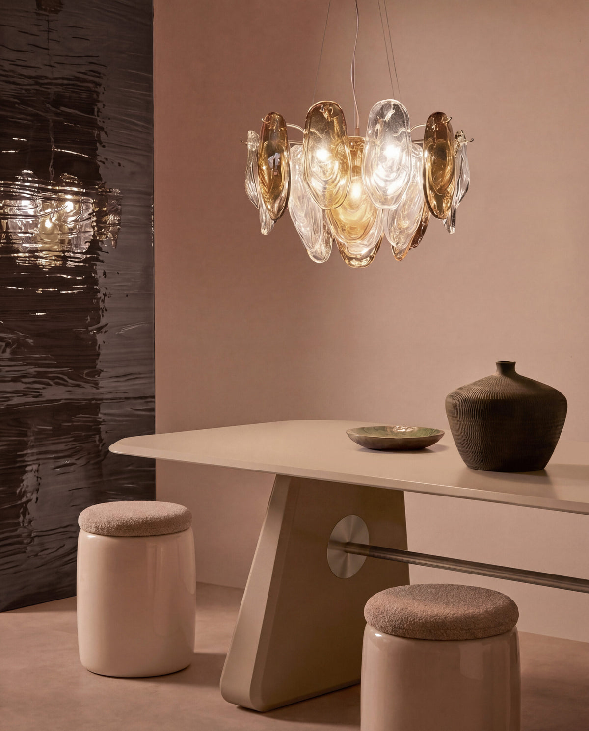 Inge Dining Table in beige with stools and a glass chandelier in a pink room