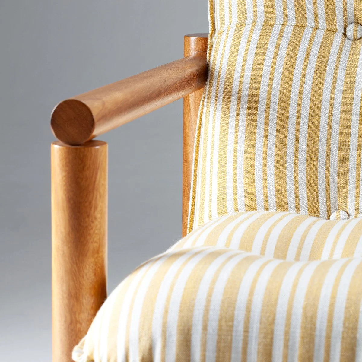 James Armchair - Outdoor, close-up of the Iroko Wood armrest and striped cushion