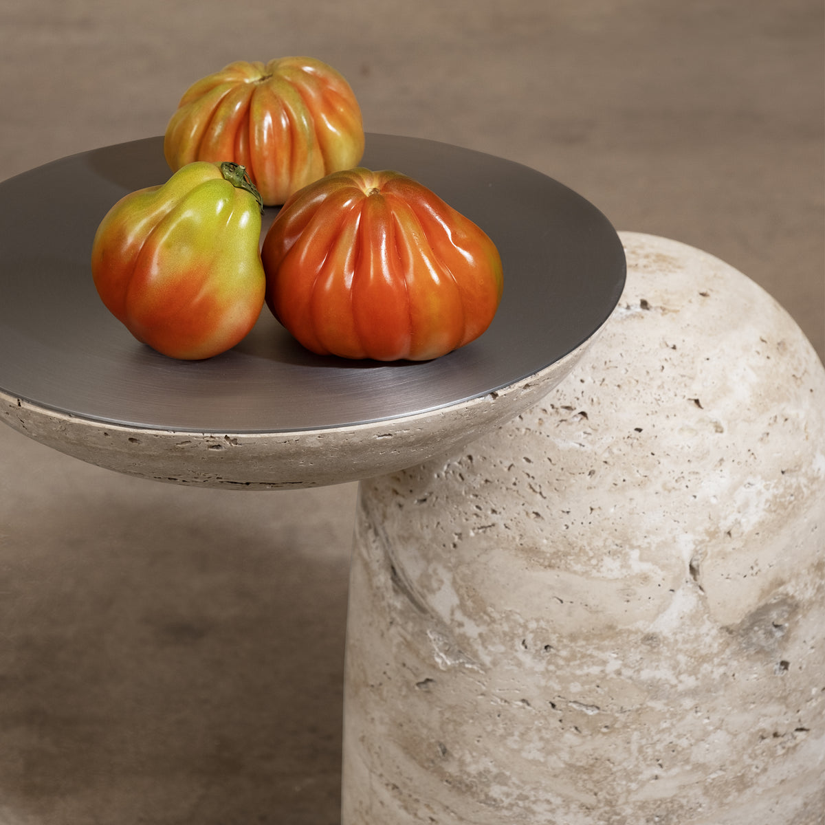 Pingu X Side Table in Travertino, close-up of the metal top with heirloom tomatoes