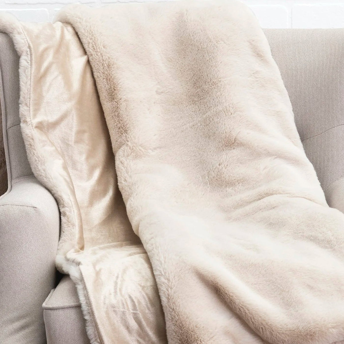 Snow Beige Throw faux fur texture close-up by Maison Burgos