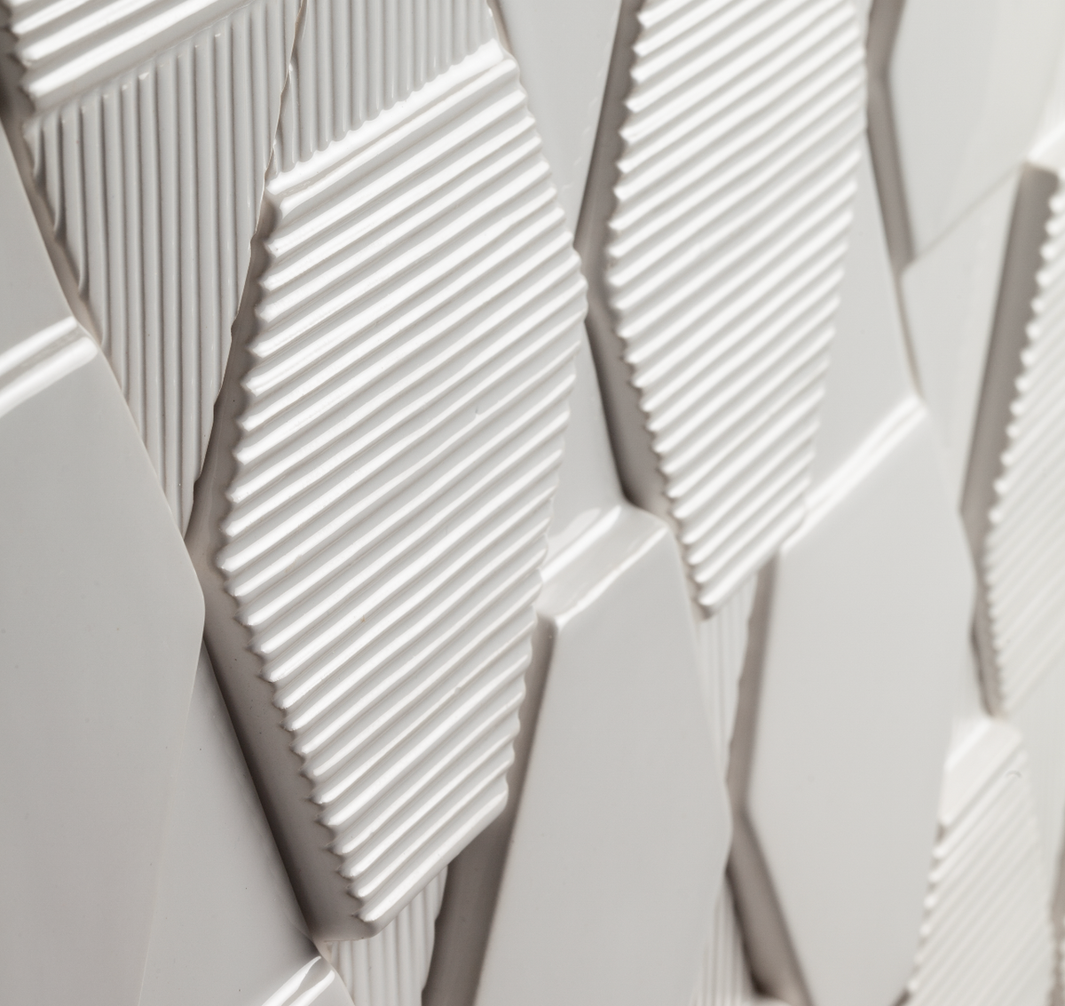 Tua Panel close-up of the ribbed white relief tiles